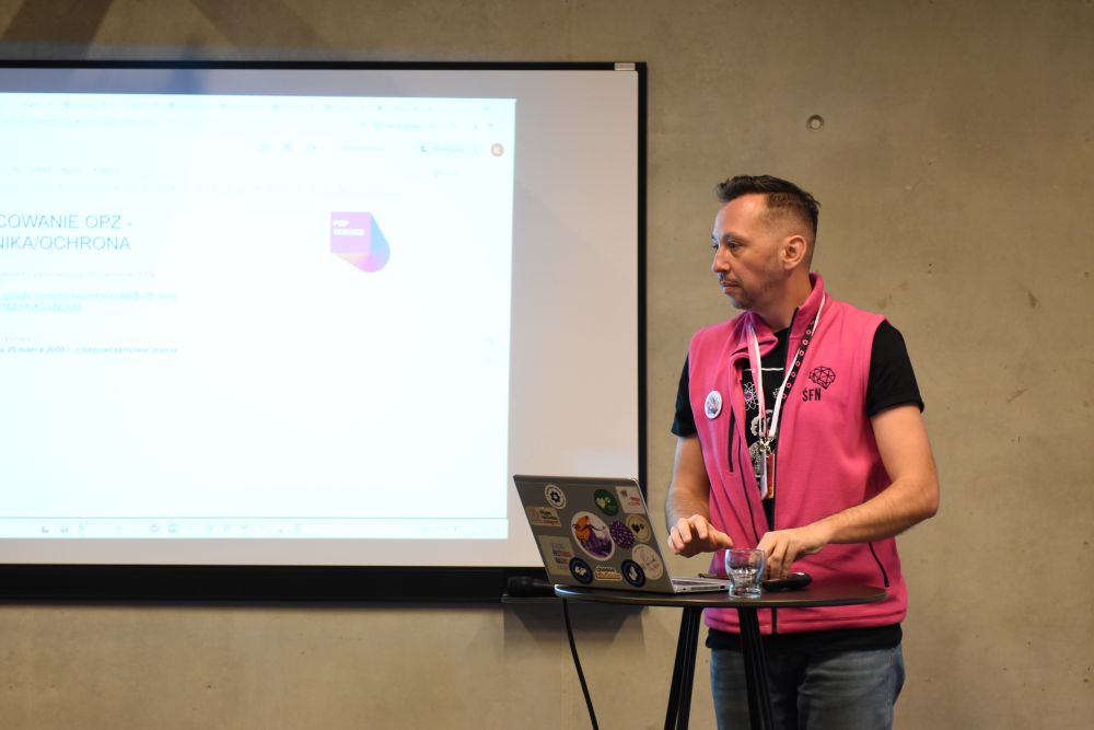 Na zdjęciu p. Radosław Aksamit, Dyrektor wykonawczy ds. produkcji i komunikacji Europejskiego Miasta Nauki Katowice 2024, oraz rzecznik prasowy Śląskiego Festiwalu Nauki