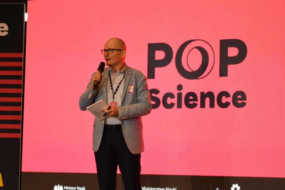 Uczestnik I Kongresu POP Science na scenie