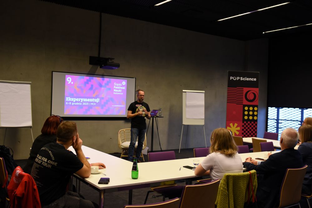 Na zdjęciu: dr Łukasz Lamża w trakcie prowadzenia aktywności